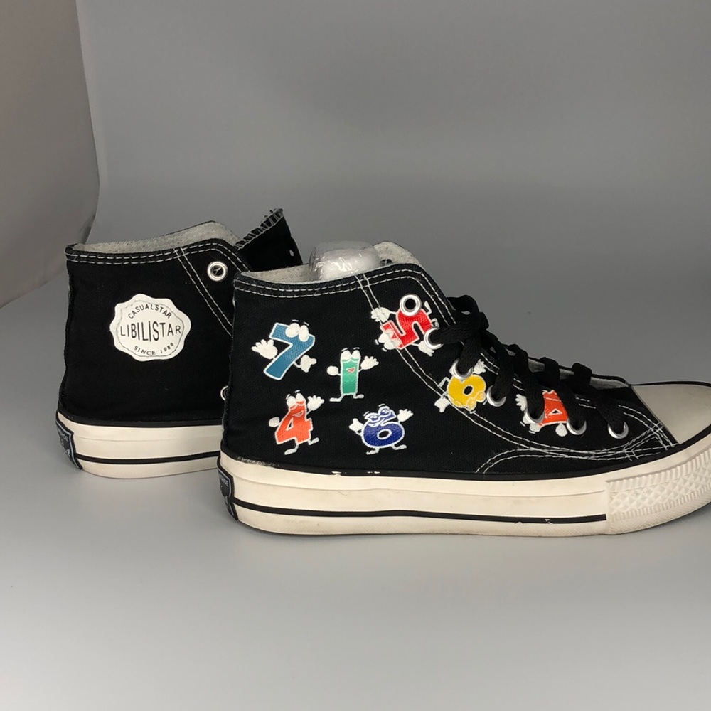 Accented colorful numbered people sneakers 7 eyelets